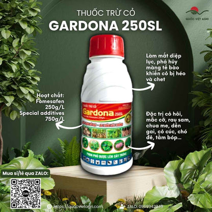 Mặt trước chai thuốc trừ cỏ Gardona 250SL 450ml, chuyên dùng để diệt cỏ lá rộng trên đậu phộng, khoai mì, sản phẩm chính hãng của Quốc Việt Agri.

